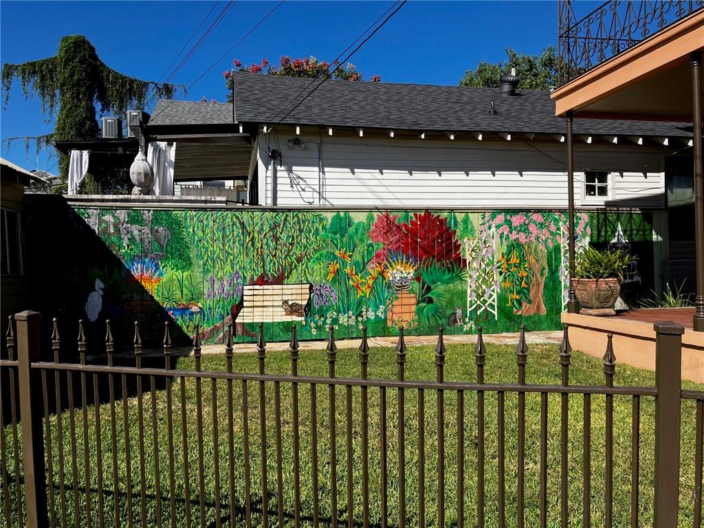 809 MOSS Street