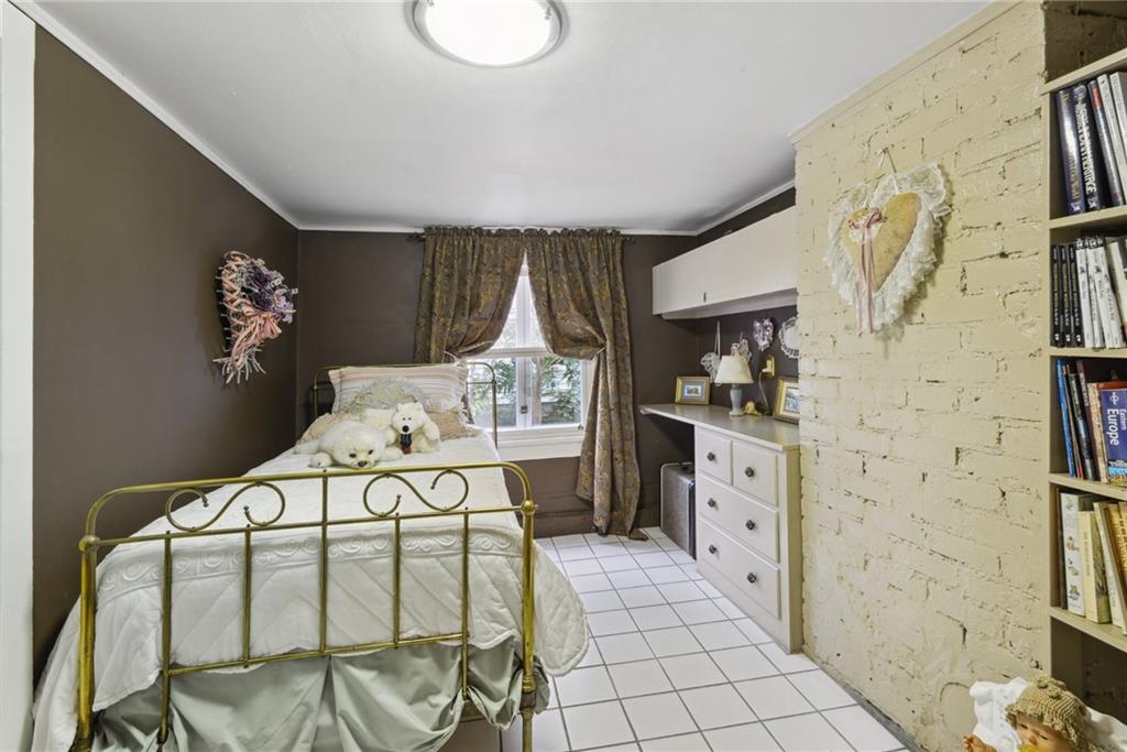 64 NERON Place