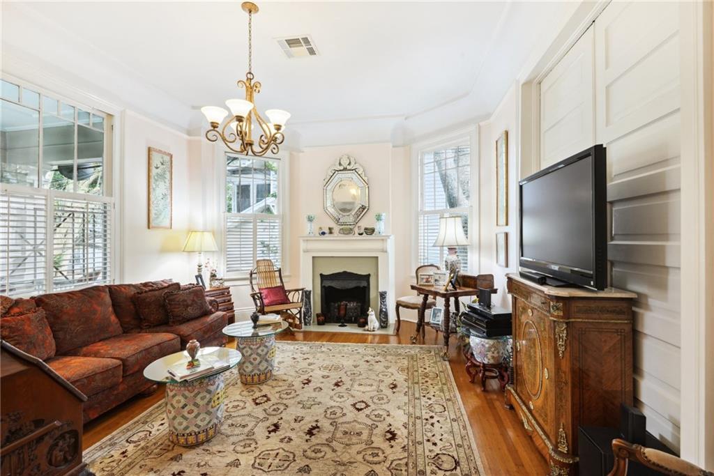 64 NERON Place
