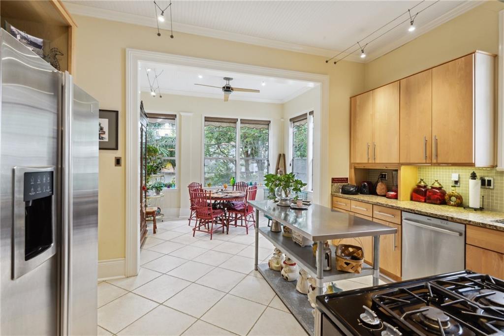 64 NERON Place