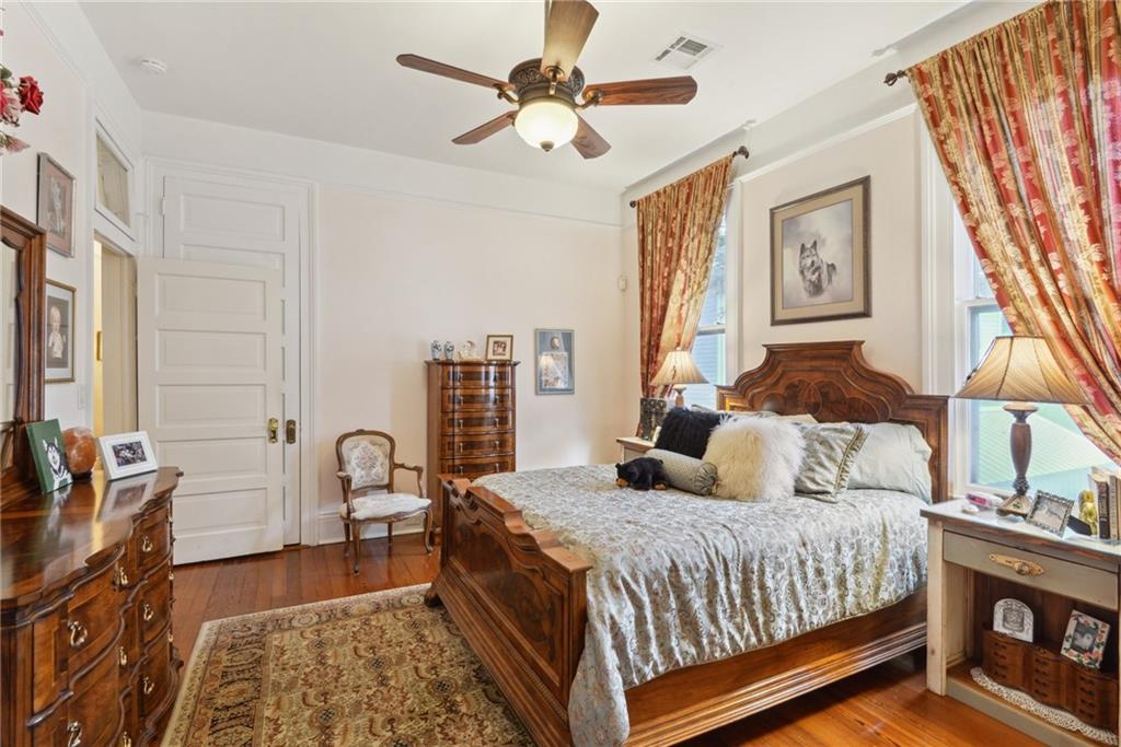 64 NERON Place