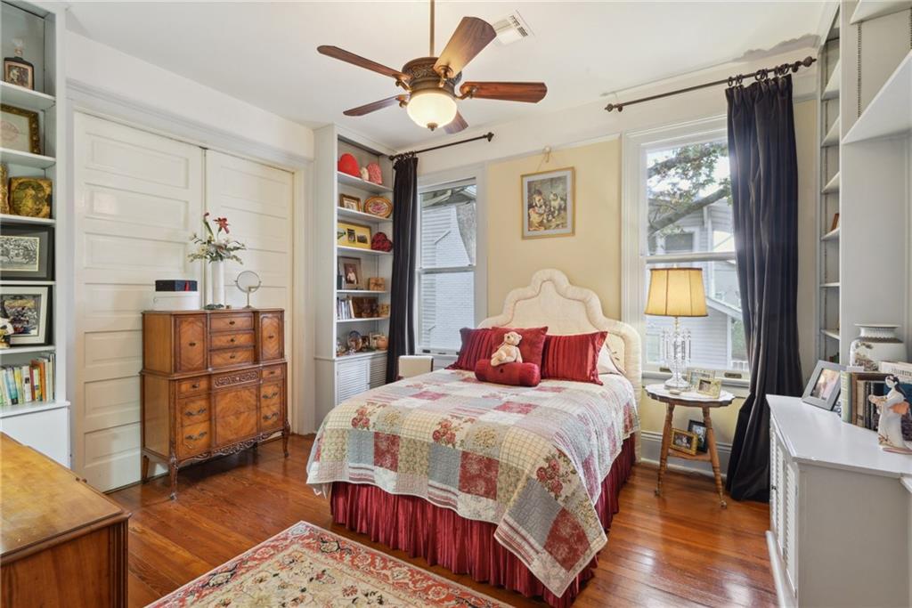 64 NERON Place