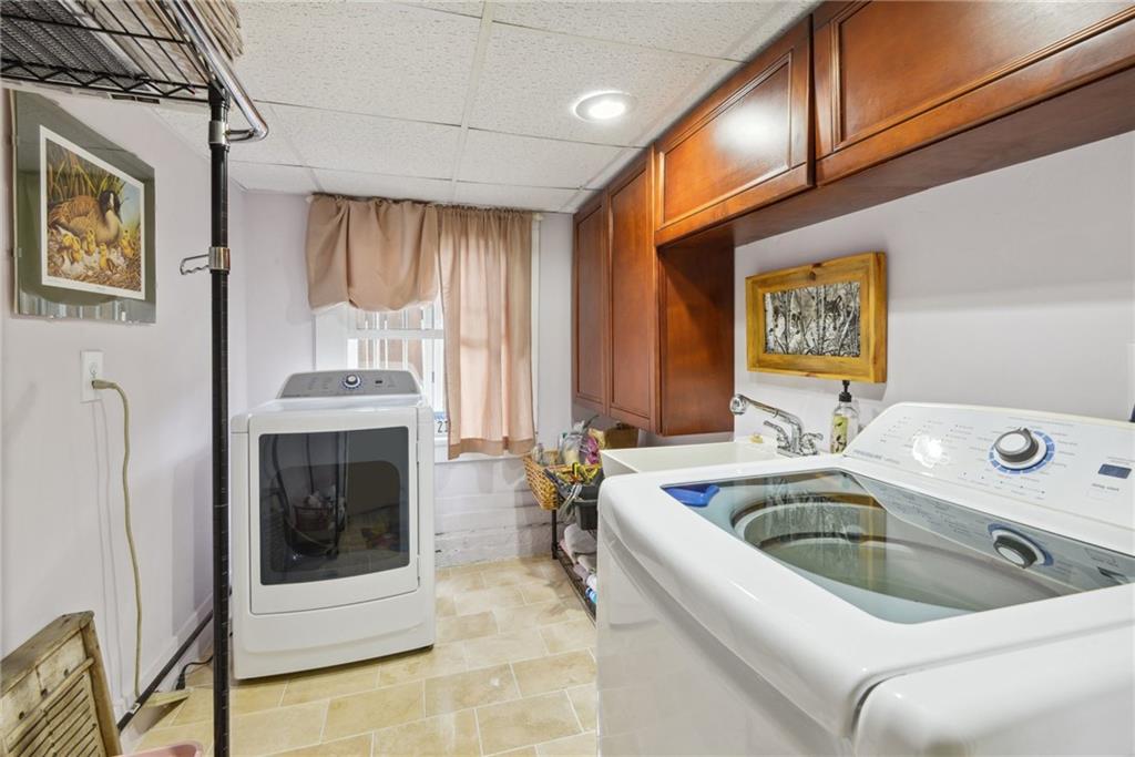 64 NERON Place