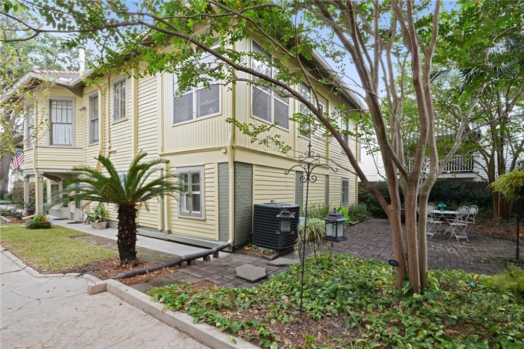 64 NERON Place