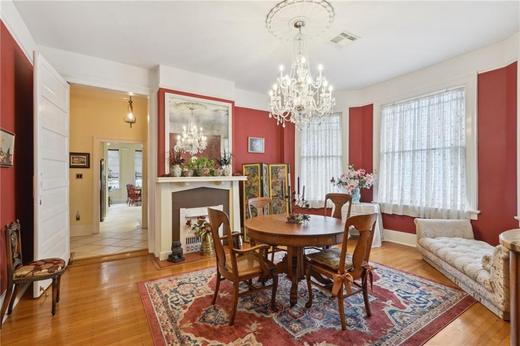 64 NERON Place