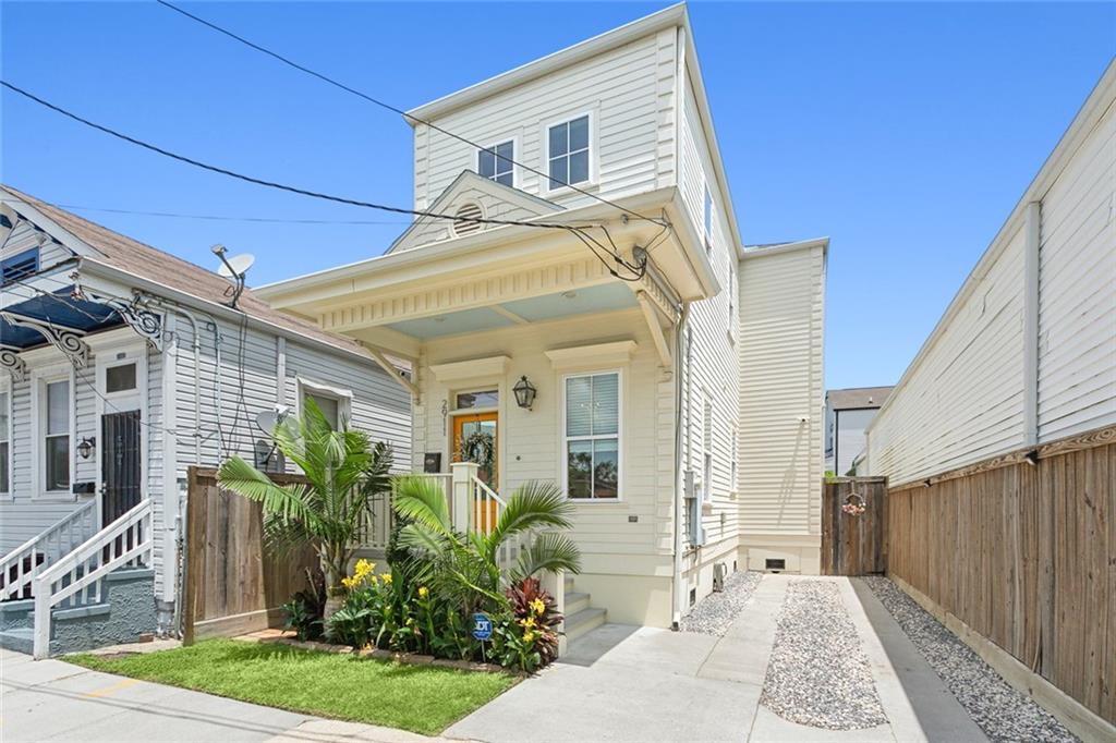 2911 CONTI Street