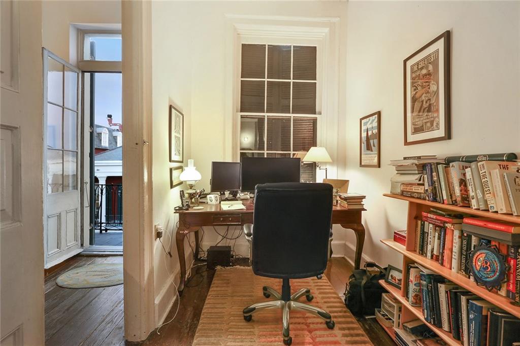 1227 CHARTRES Street