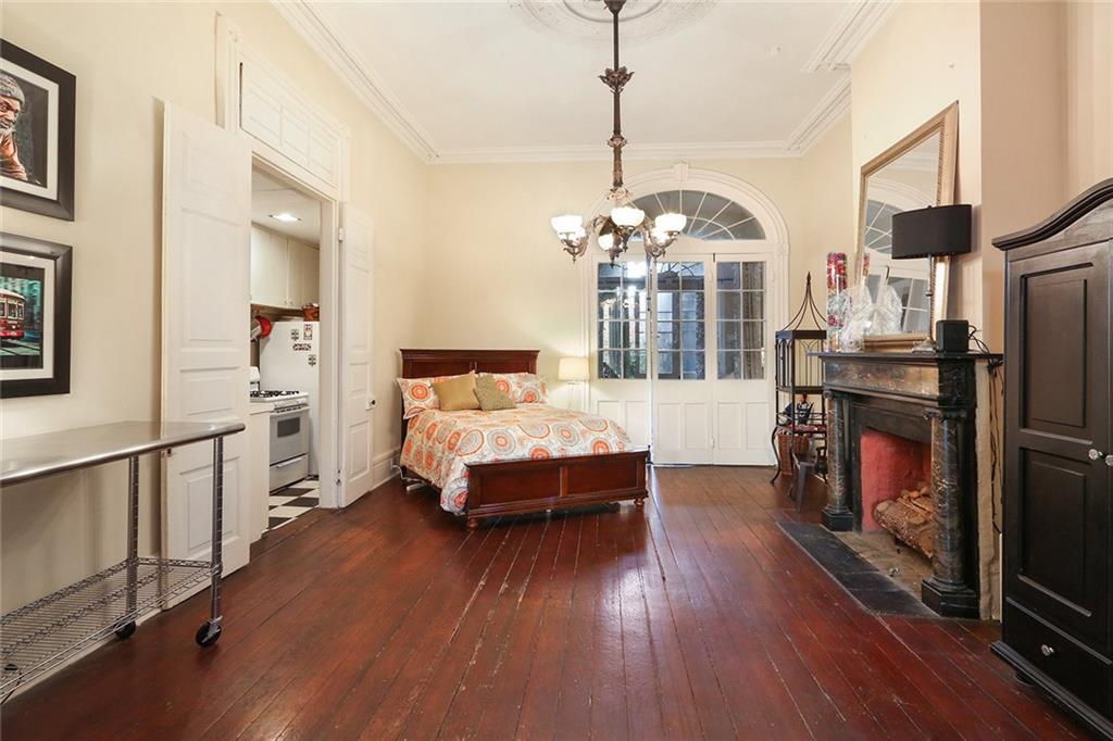 1227 CHARTRES Street