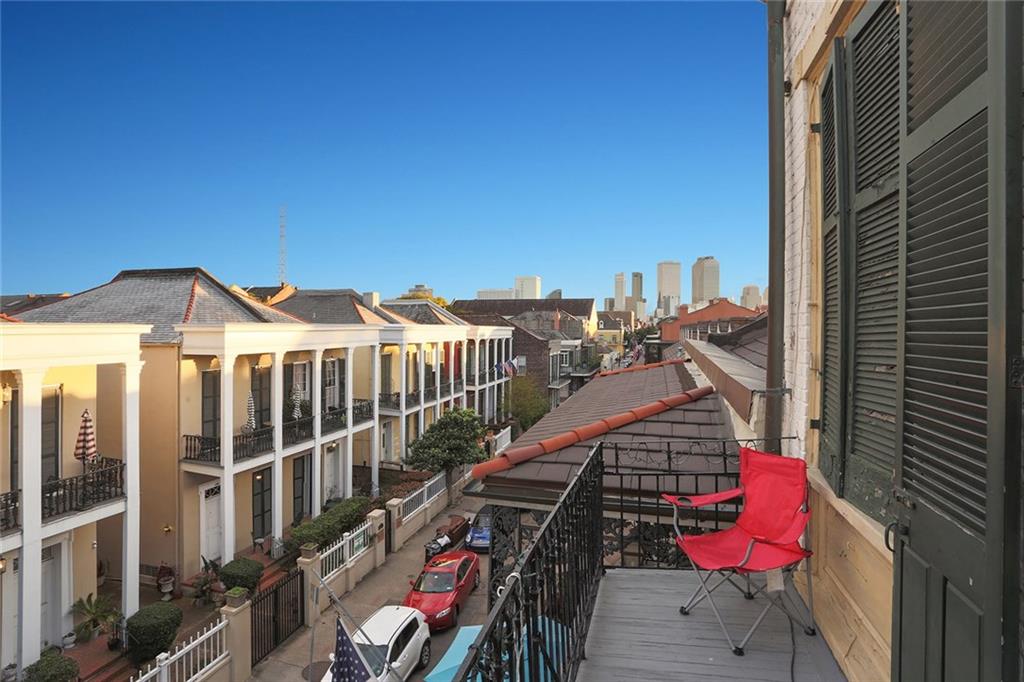1227 CHARTRES Street