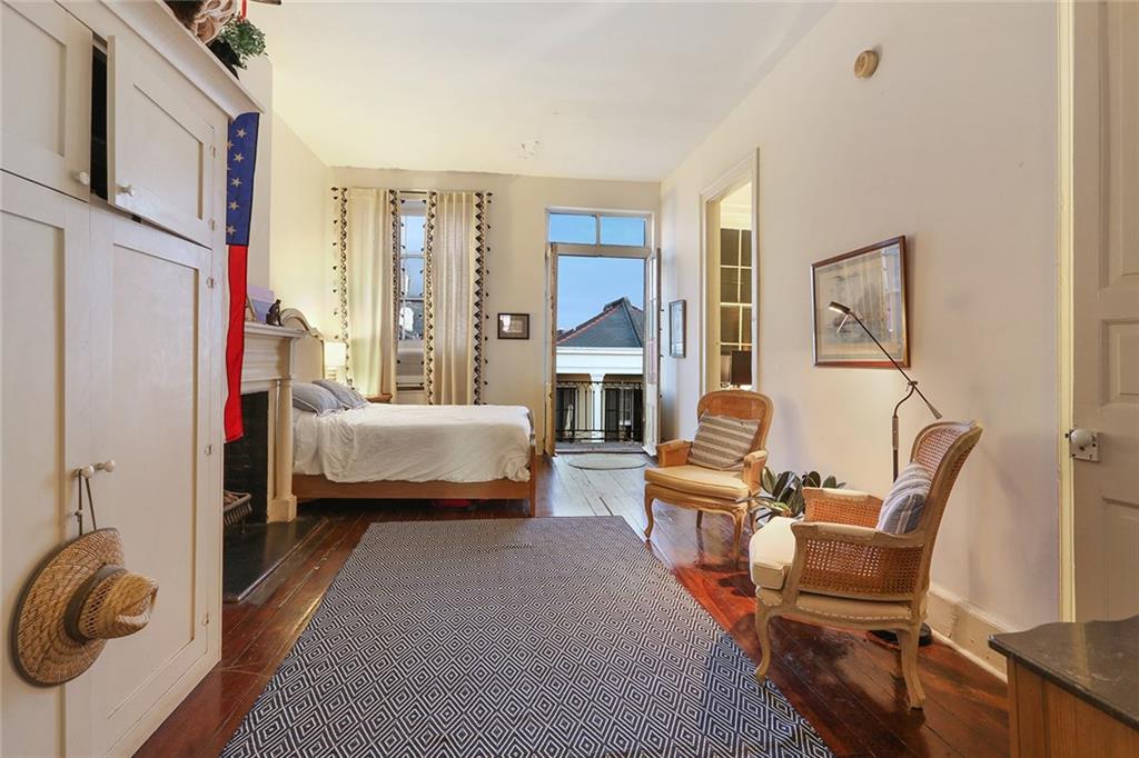 1227 CHARTRES Street