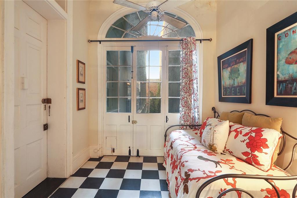 1227 CHARTRES Street