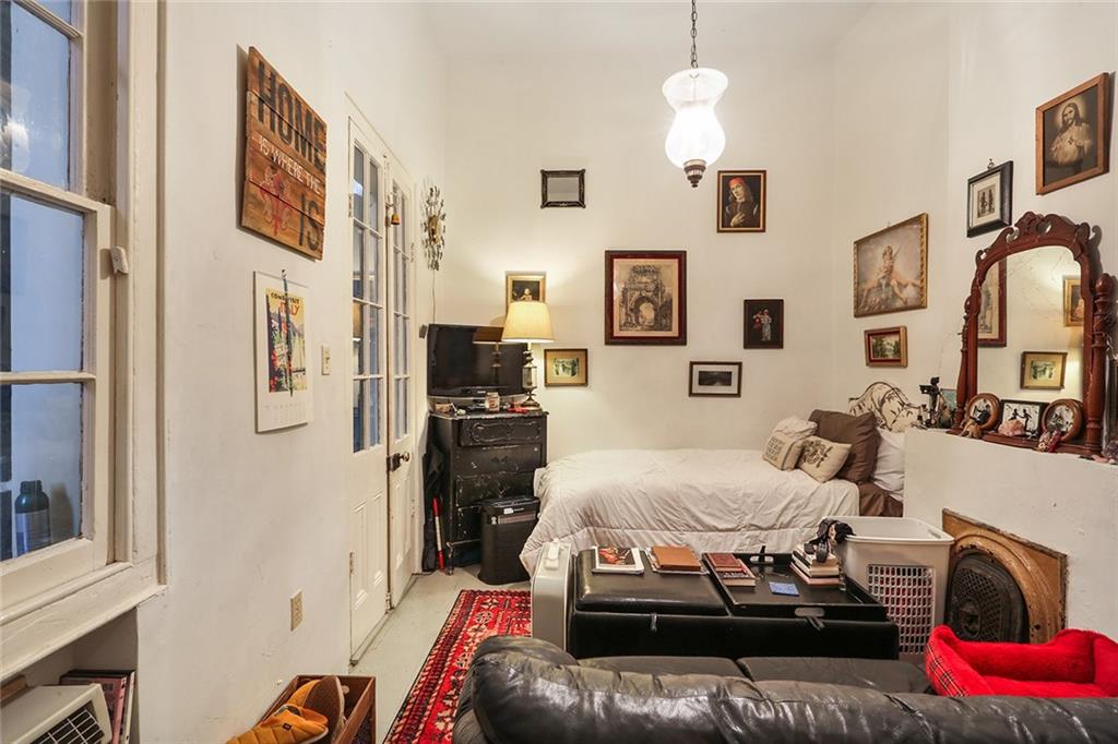 1227 CHARTRES Street