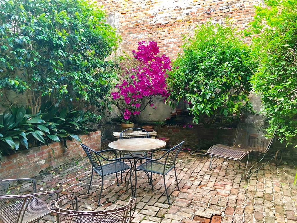 1227 CHARTRES Street