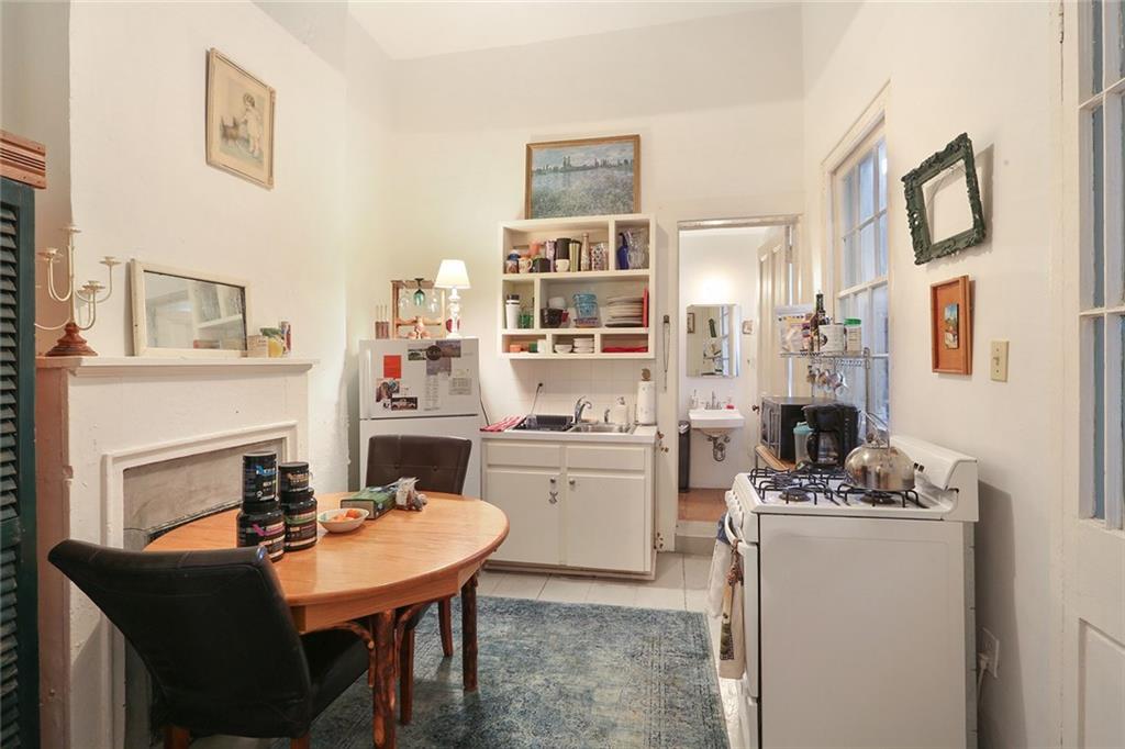 1227 CHARTRES Street