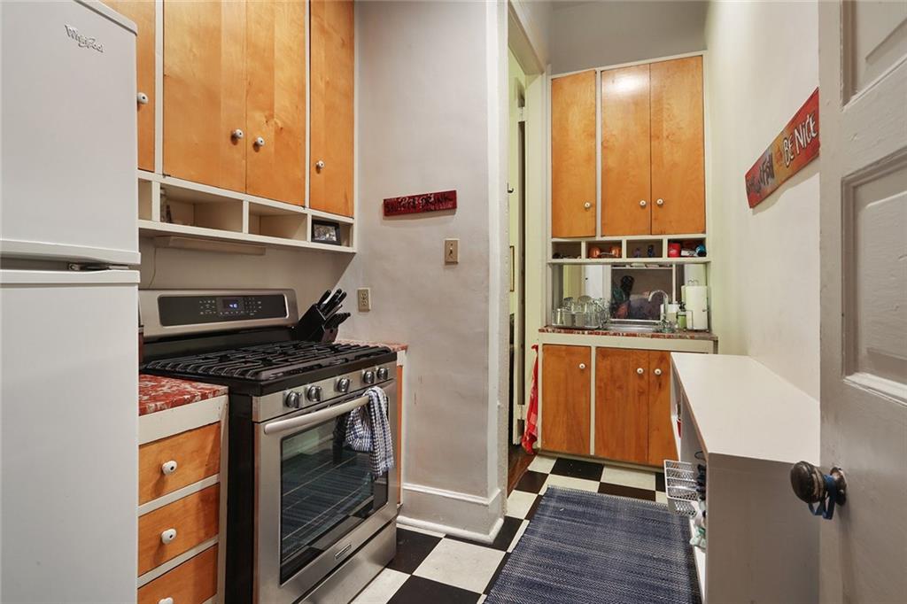 1227 CHARTRES Street