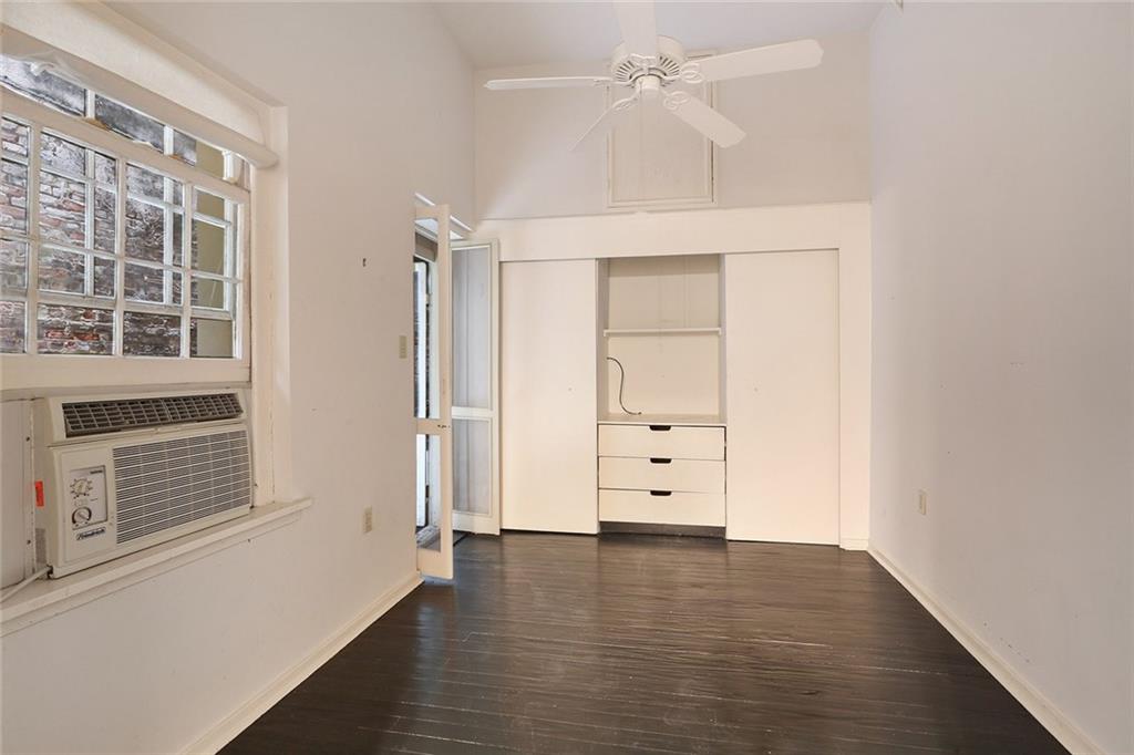 1227 CHARTRES Street