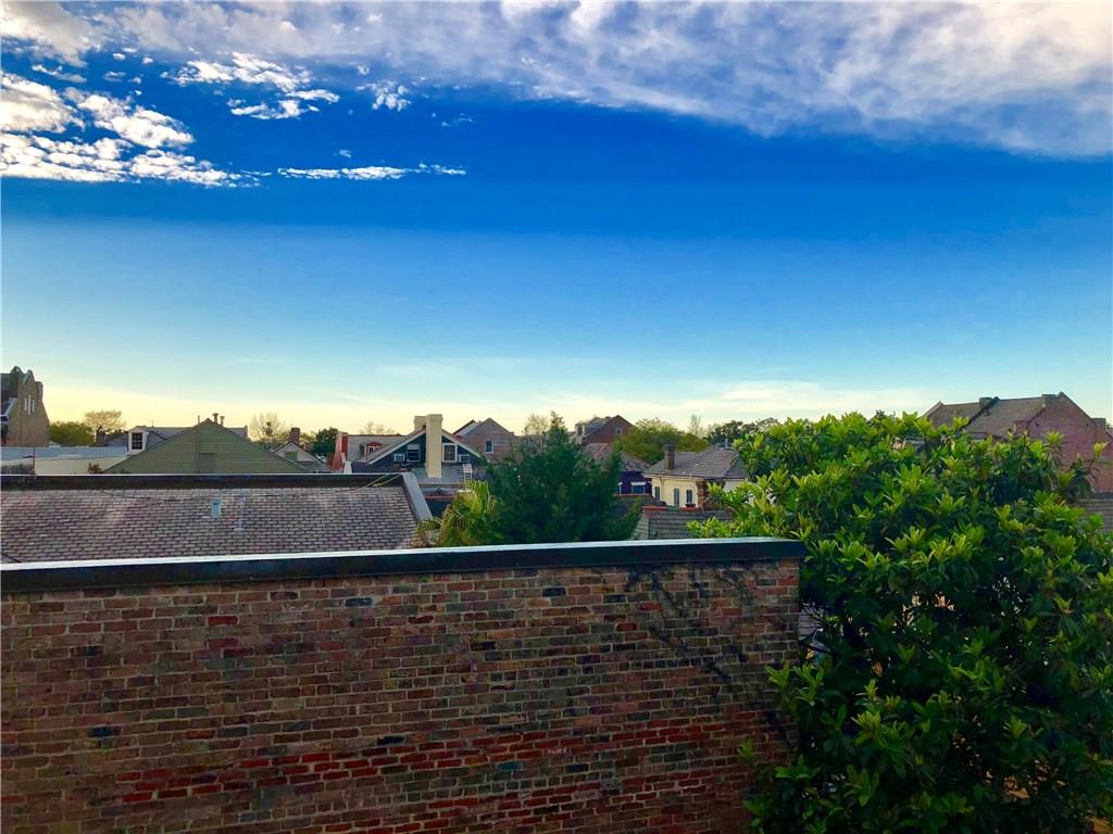 1227 CHARTRES Street