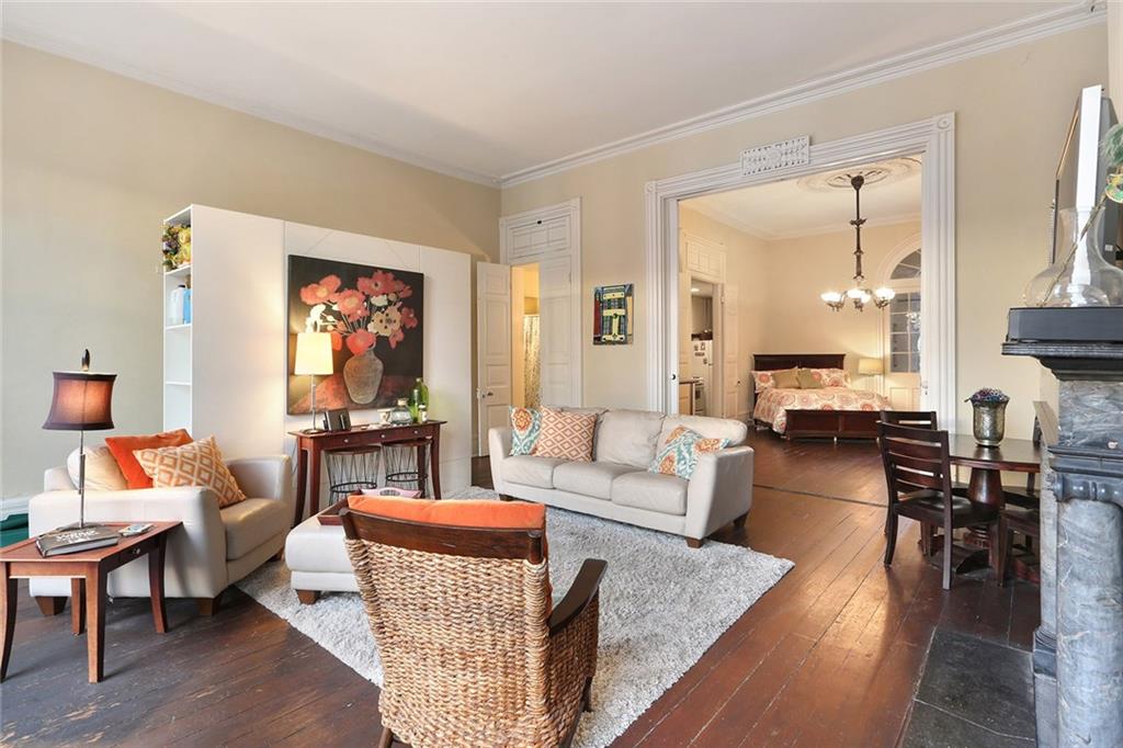 1227 CHARTRES Street
