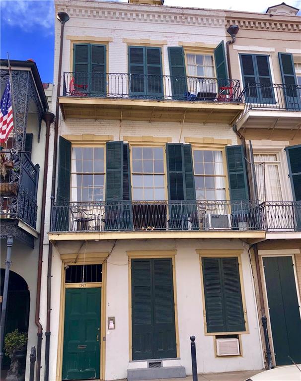 1227 CHARTRES Street