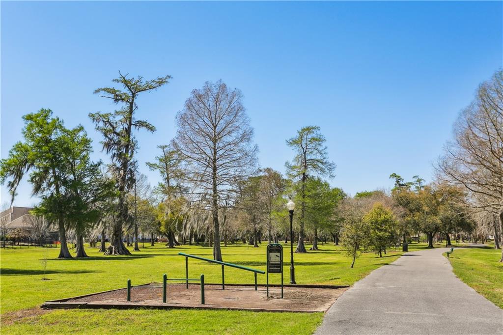 192 FOREST OAKS Drive