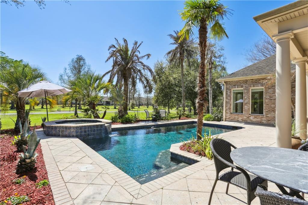192 FOREST OAKS Drive