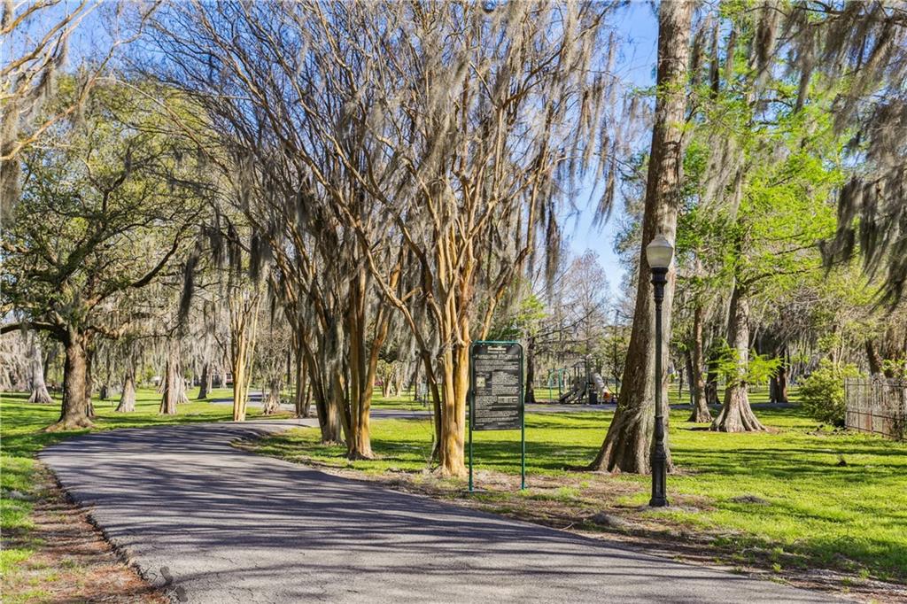 192 FOREST OAKS Drive