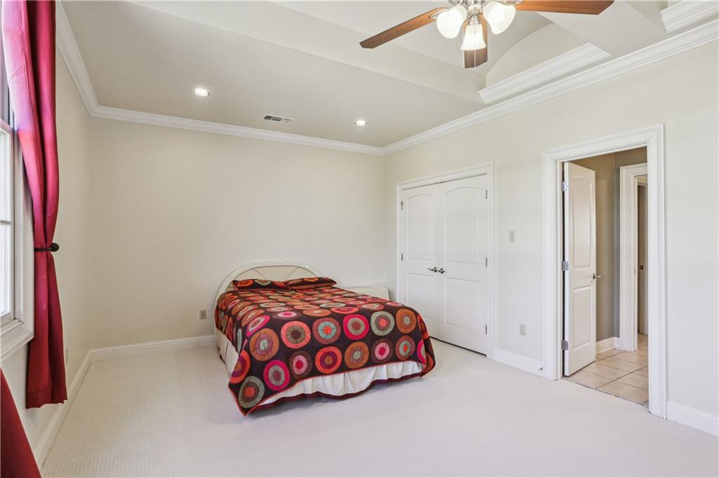 192 FOREST OAKS Drive