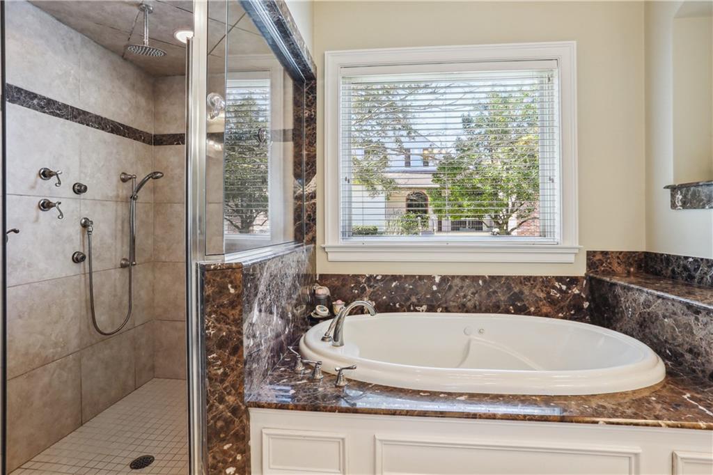 192 FOREST OAKS Drive