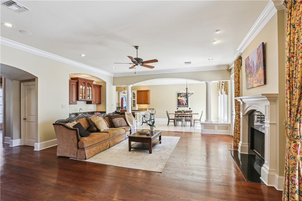 192 FOREST OAKS Drive