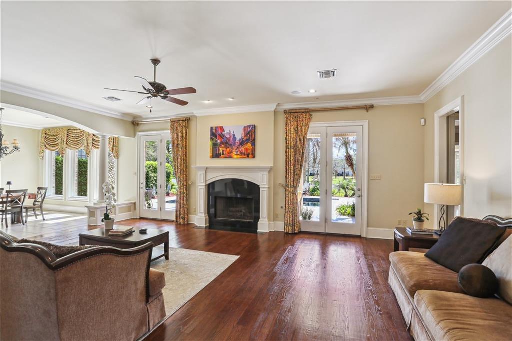 192 FOREST OAKS Drive
