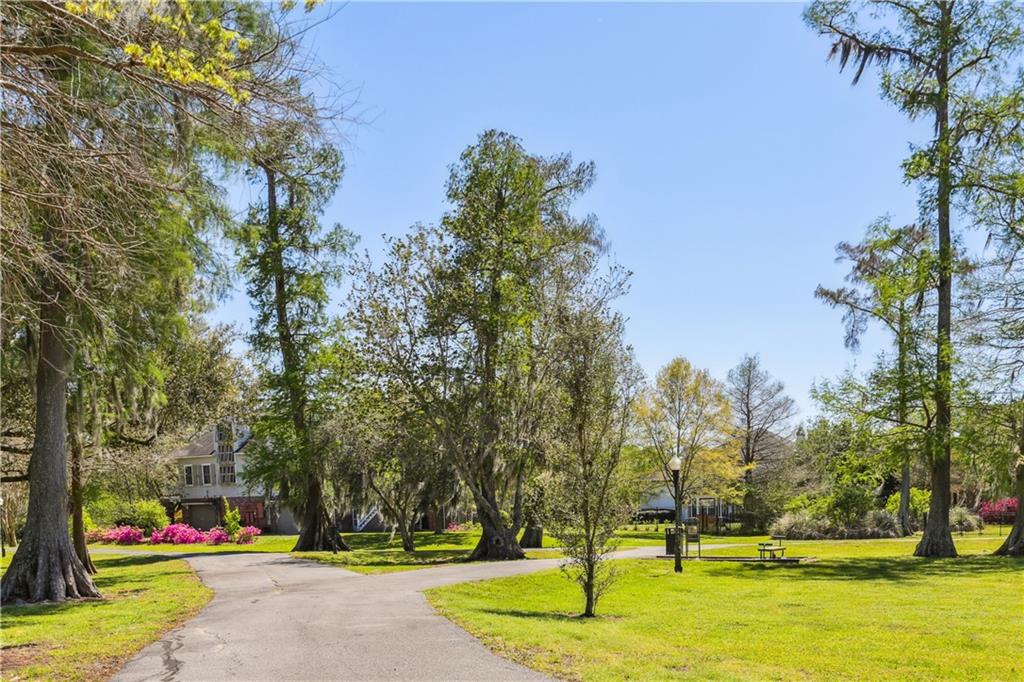 192 FOREST OAKS Drive