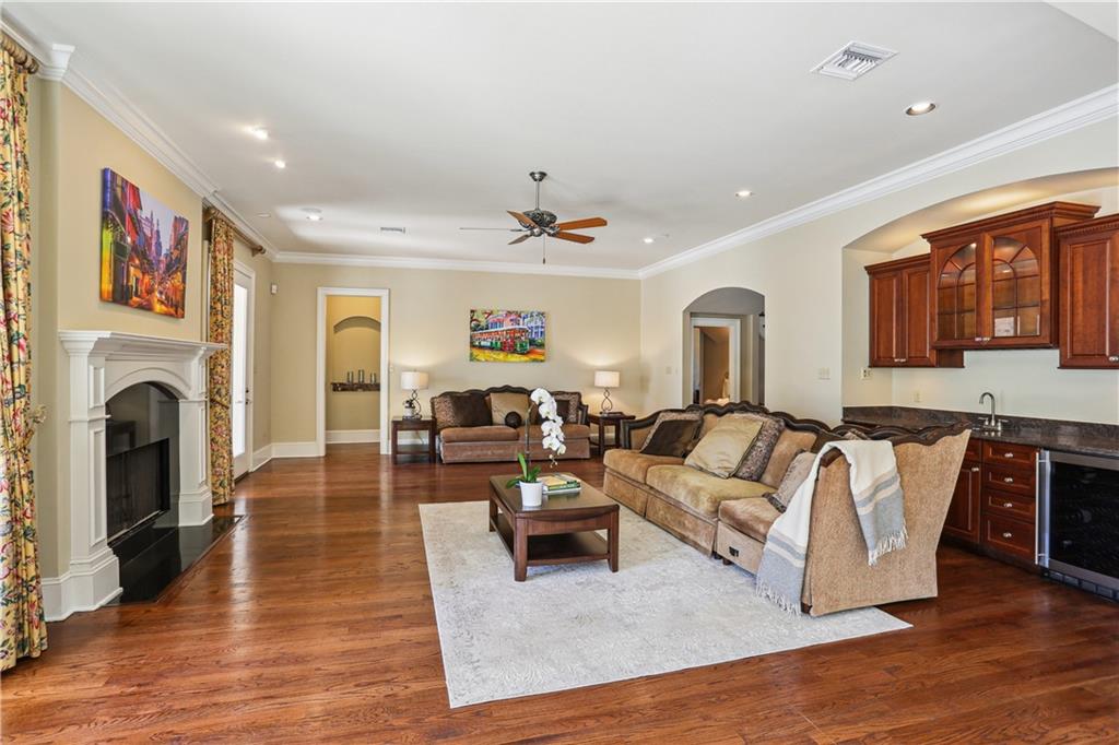 192 FOREST OAKS Drive