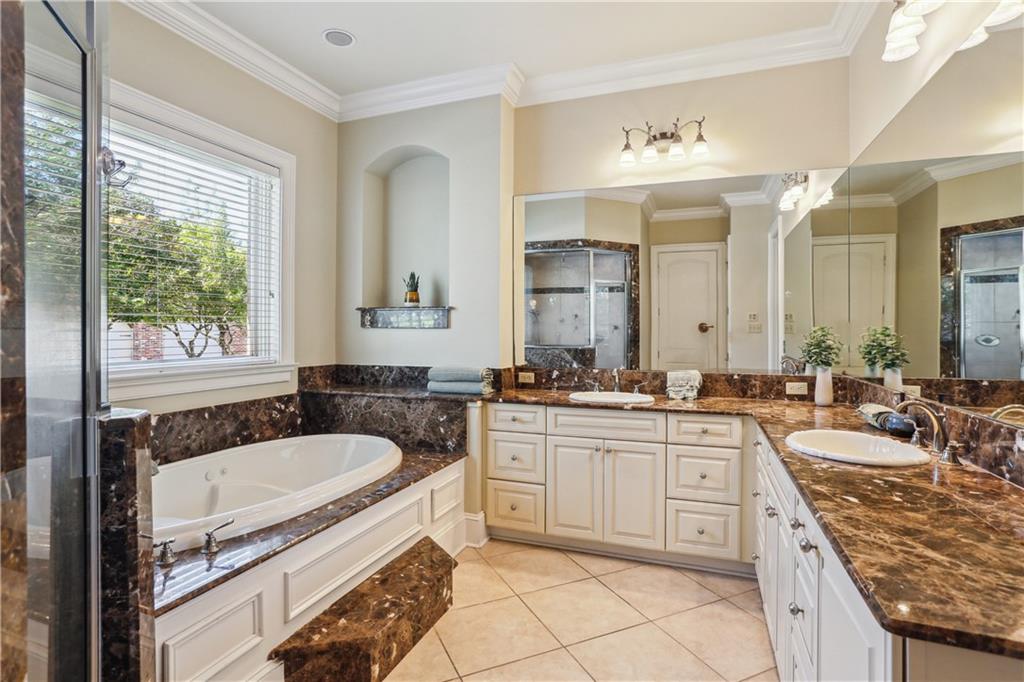 192 FOREST OAKS Drive