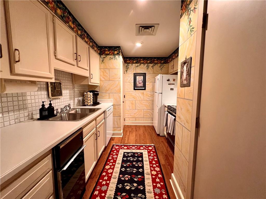 1022 TOULOUSE Street BC-21