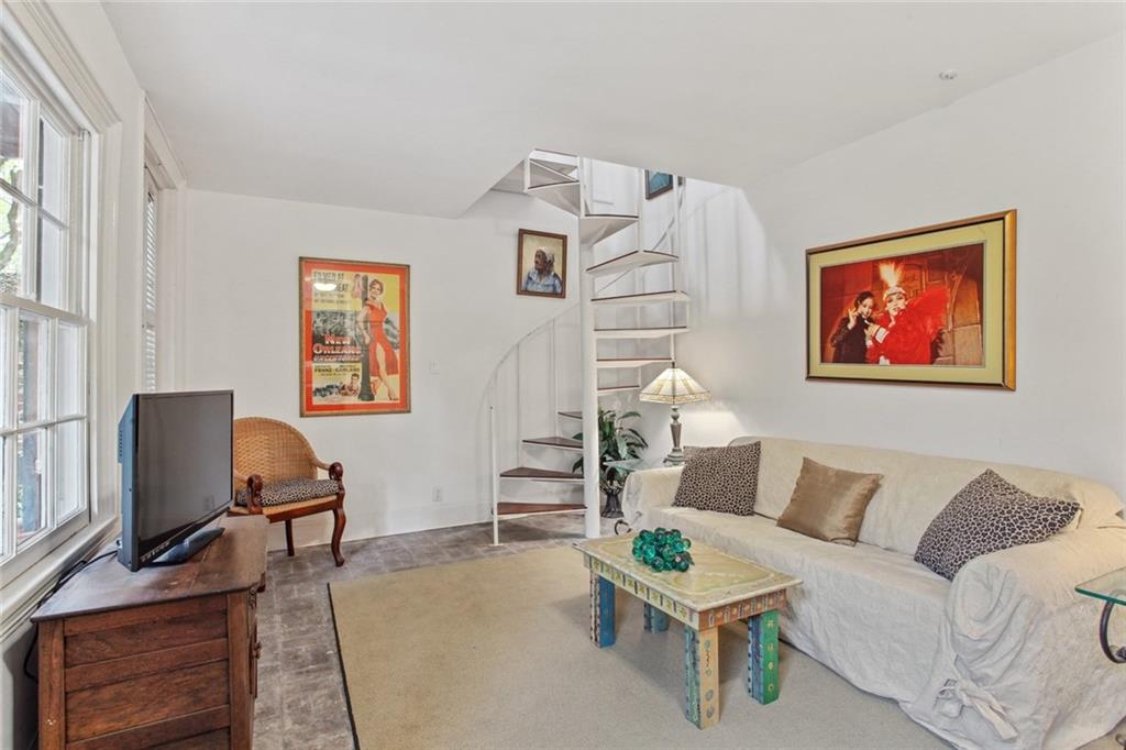 539 BURGUNDY Street