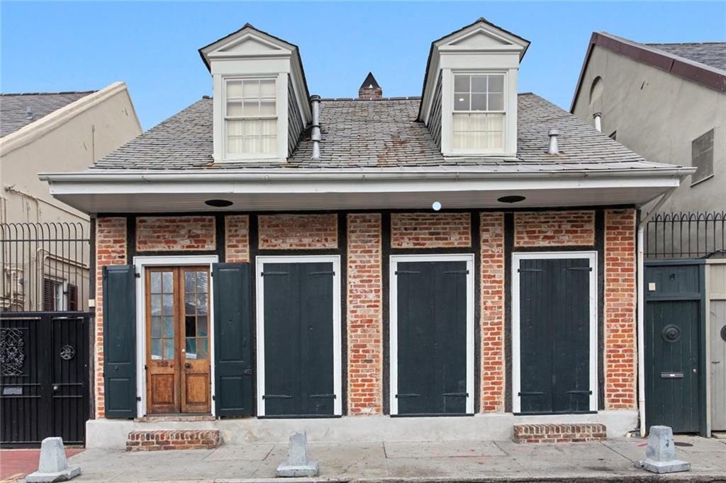 539 BURGUNDY Street