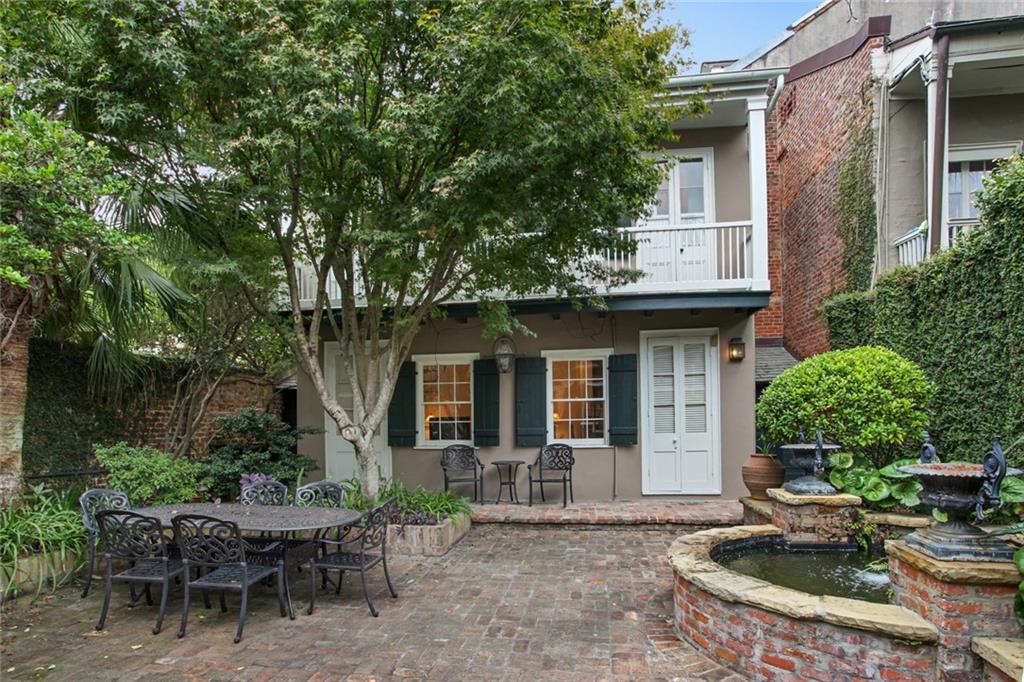 539 BURGUNDY Street