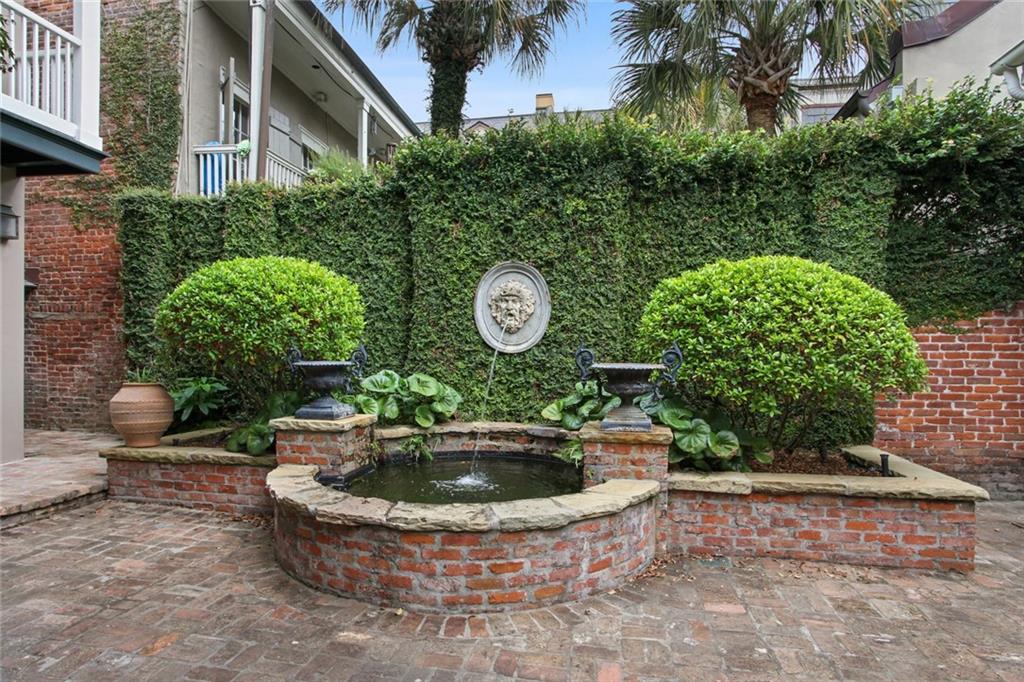 539 BURGUNDY Street