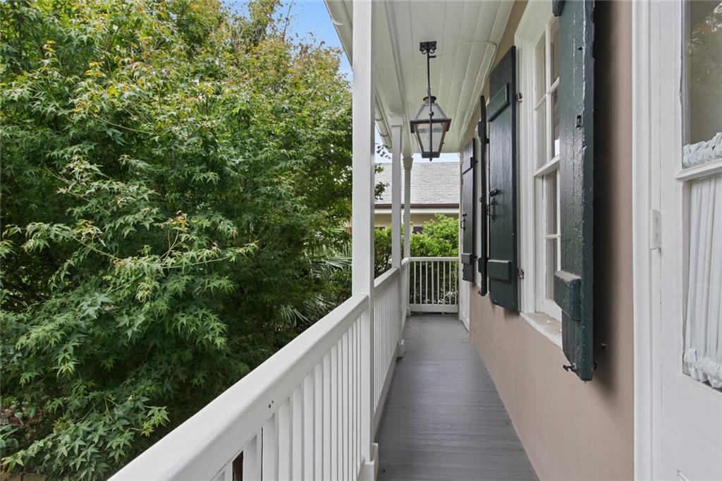 539 BURGUNDY Street