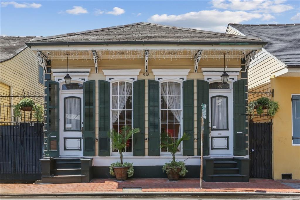 918 ST PHILIP Street