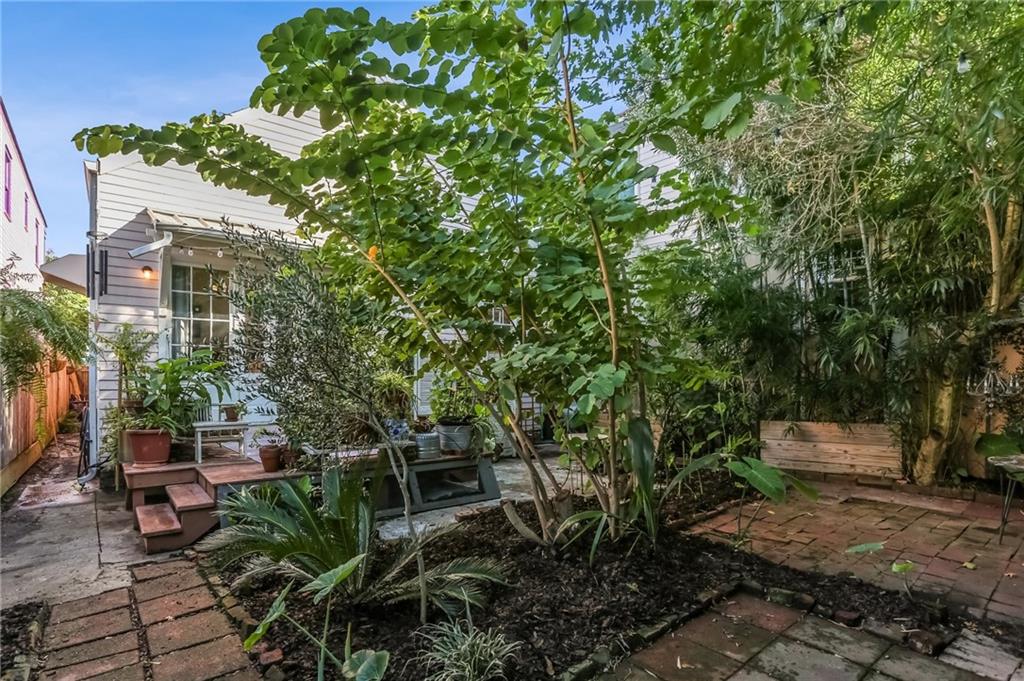 1932-34 DAUPHINE Street