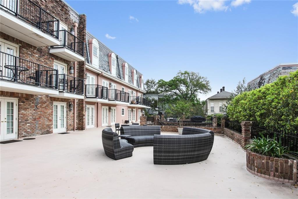 3000 ST CHARLES Avenue 207