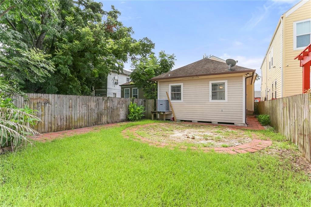 2423 REV JOHN RAPHAEL JR Way