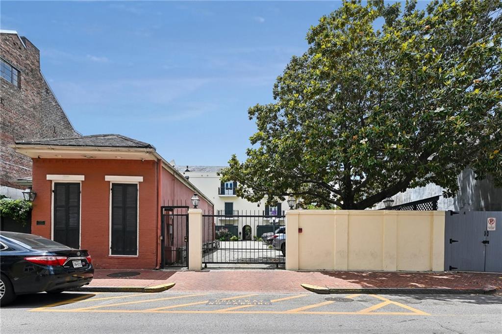 1022 TOULOUSE Street BC-22