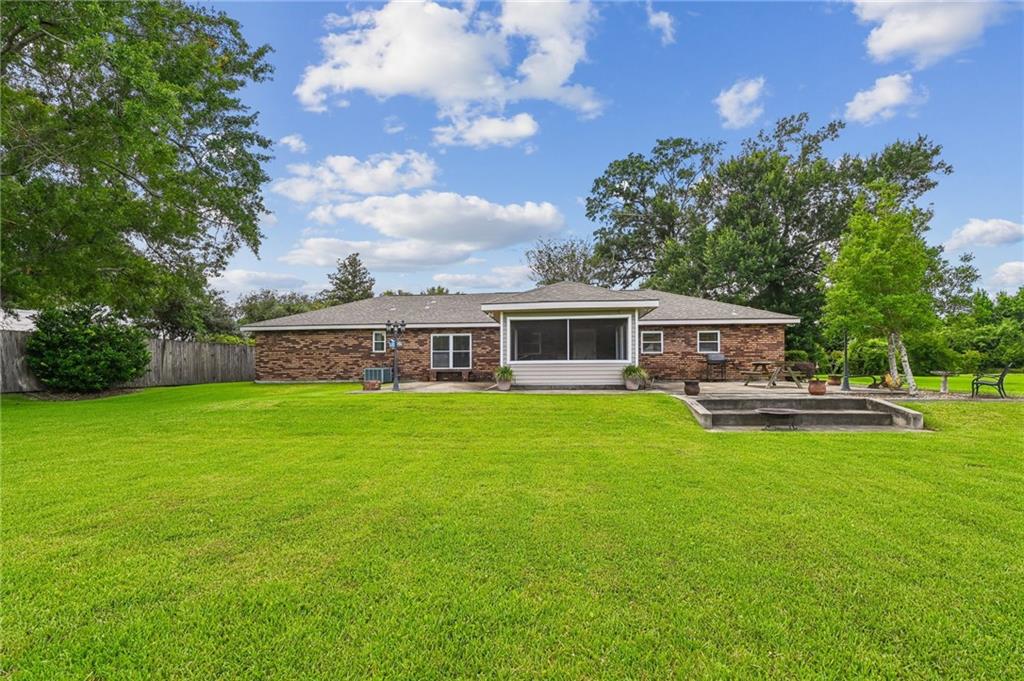 182 THOROUGHBRED Avenue