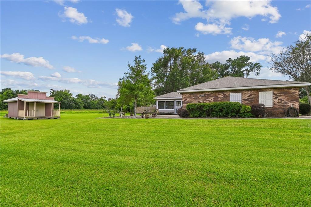 182 THOROUGHBRED Avenue