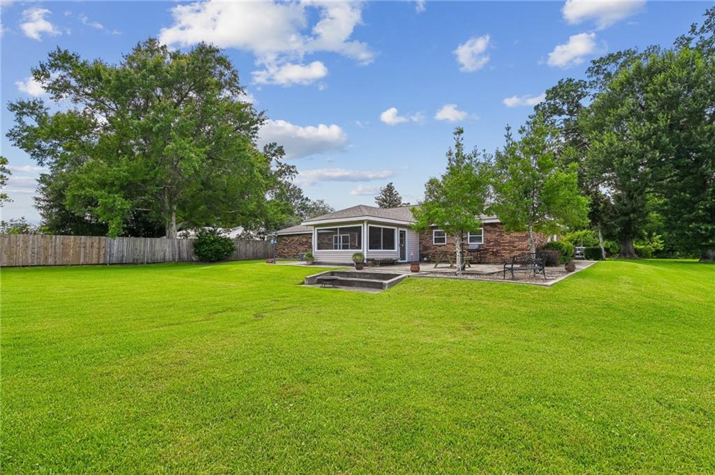 182 THOROUGHBRED Avenue