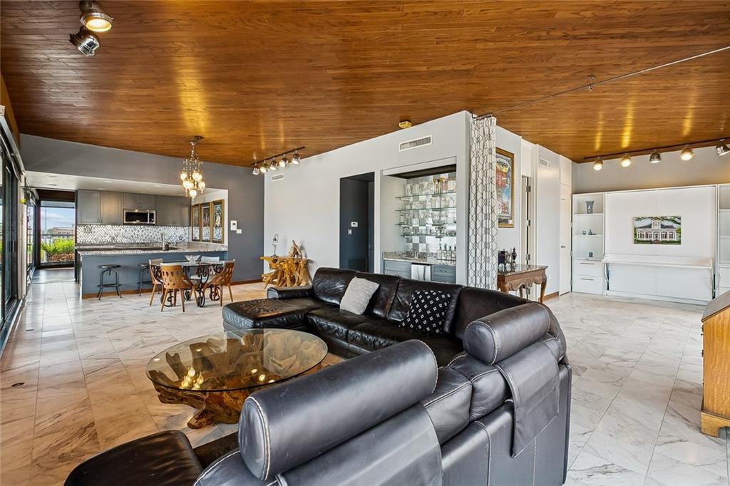 232 DECATUR Street 6a