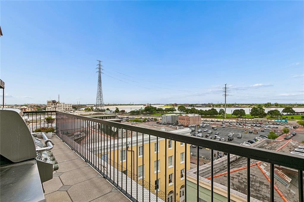 232 DECATUR Street 6a