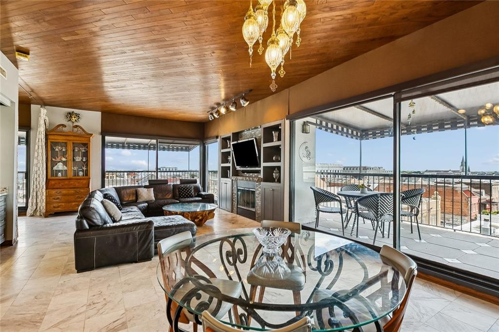232 DECATUR Street 6a